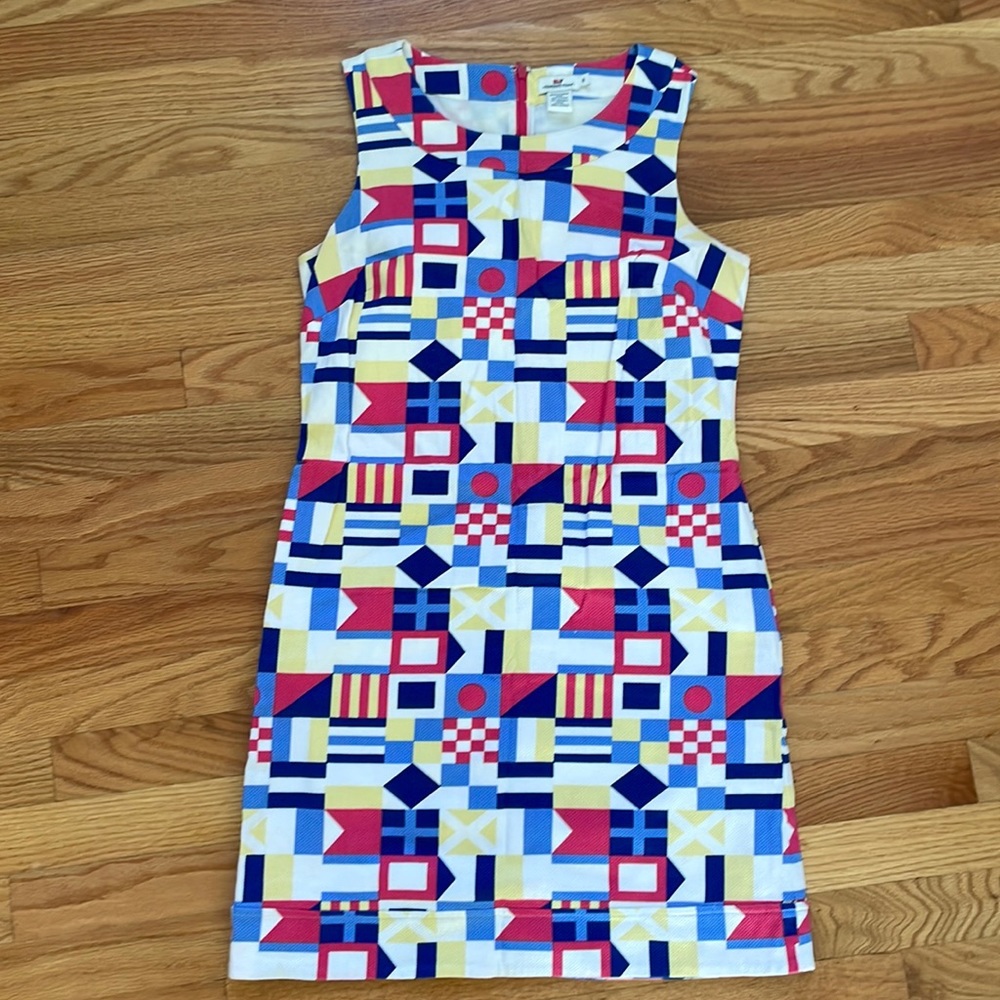 Vineyard Vines nautical flags dress. Size 8.